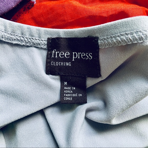 💚 $4 BUNDLED free press • Gray Surplice Wrap Tank - Picture 7 of 8